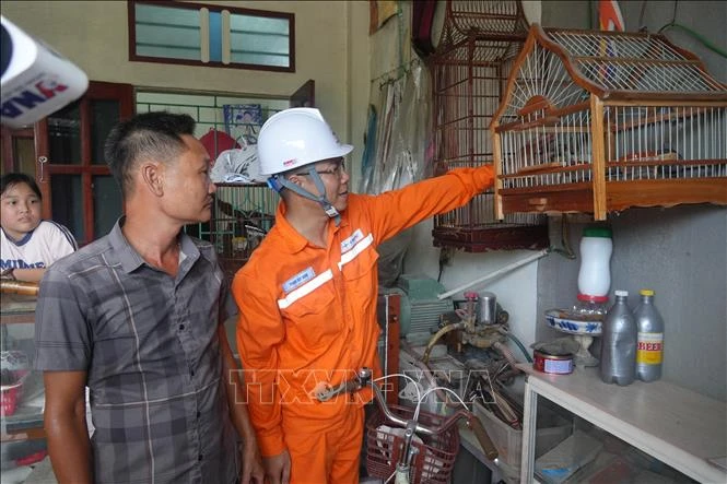Chủ động loại bỏ nguy cơ giữ an toàn về điện mùa mưa bão