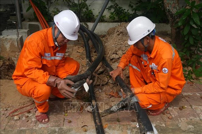 Chủ động loại bỏ nguy cơ giữ an toàn về điện mùa mưa bão