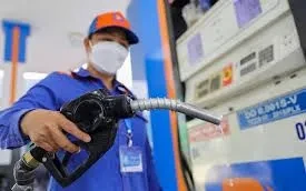 Chủ động tính toán giá xăng dầu phù hợp với thời điểm miễn thuế Chủ động tính toán giá xăng dầu phù hợp với thời điểm miễn thuế
