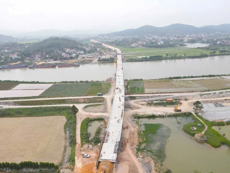 Chủ tịch Bắc Ninh thúc tiến độ dự án cầu đường sắt Cẩm Lý Chủ tịch Bắc Ninh thúc tiến độ dự án cầu đường sắt Cẩm Lý
