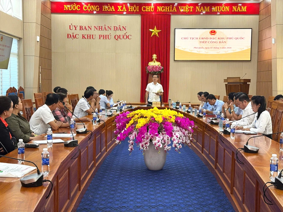 Chủ tịch đặc khu Phú Quốc: 'Không có chuyện dẹp bỏ chợ đêm' Chủ tịch đặc khu Phú Quốc: 'Không có chuyện dẹp bỏ chợ đêm'