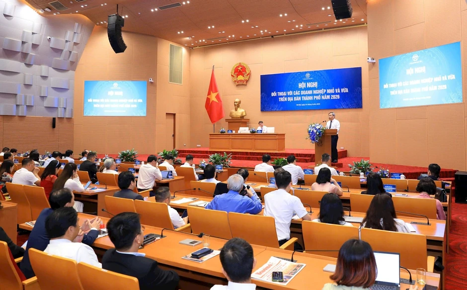 Chủ tịch Hà Nội công khai số điện thoại các lãnh đạo để doanh nghiệp phản ánh tiêu cực Chủ tịch Hà Nội công khai số điện thoại các lãnh đạo để doanh nghiệp phản ánh tiêu cực