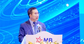 Chủ tịch MB trần tình trước câu hỏi ‘tại sao chia tiền mặt ít thế'