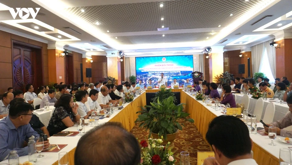 Chủ tịch thành phố Huế đối thoại để gỡ khó cho doanh nghiệp Chủ tịch thành phố Huế đối thoại để gỡ khó cho doanh nghiệp