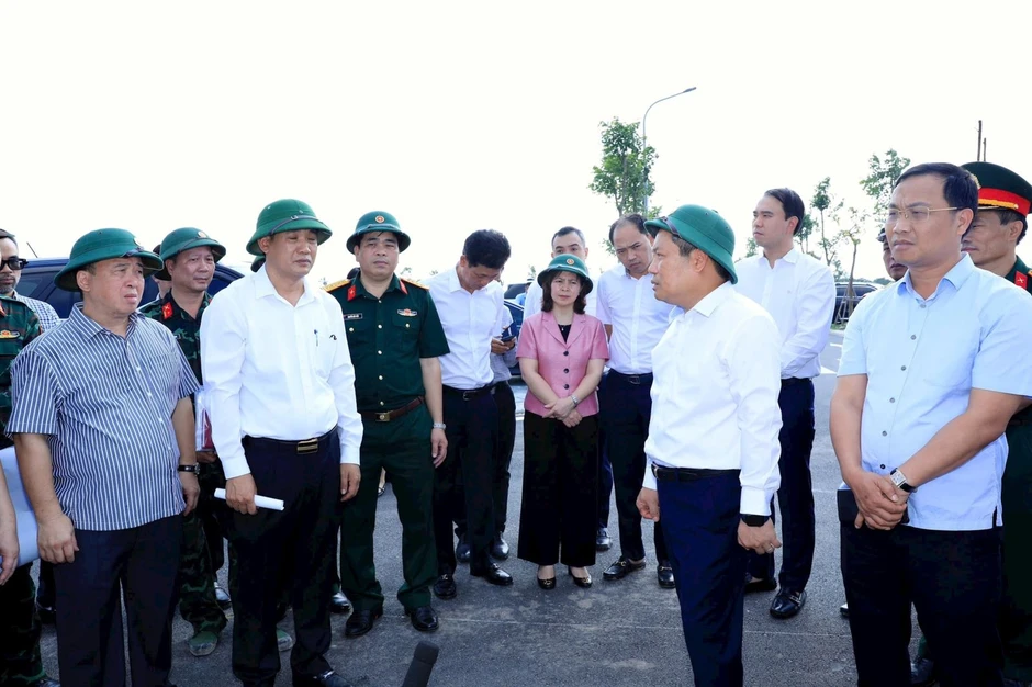 Chủ tịch UBND TP Hà Nội thúc tiến độ hai dự án khu đô thị đa mục tiêu Chủ tịch UBND TP Hà Nội thúc tiến độ hai dự án khu đô thị đa mục tiêu