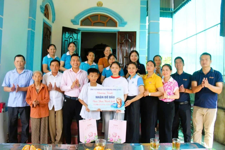 Chương trình 'Mẹ đỡ đầu - Kết nối yêu thương' đồng hành cùng 300 trẻ mồ côi