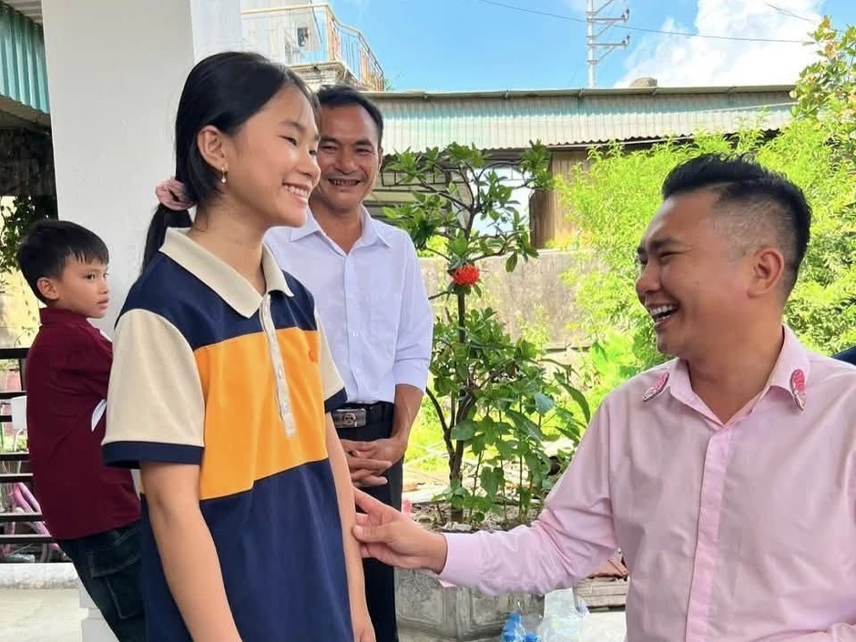Chương trình 'Mẹ đỡ đầu - Kết nối yêu thương' đồng hành cùng 300 trẻ mồ côi