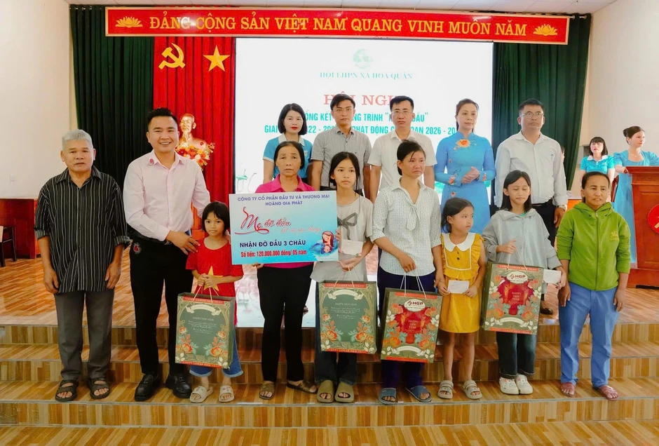 Chương trình 'Mẹ đỡ đầu - Kết nối yêu thương' đồng hành cùng 300 trẻ mồ côi
