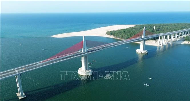 Cơ bản hoàn thành tuyến đường ven biển và cầu vượt cửa biển Thuận An Cơ bản hoàn thành tuyến đường ven biển và cầu vượt cửa biển Thuận An