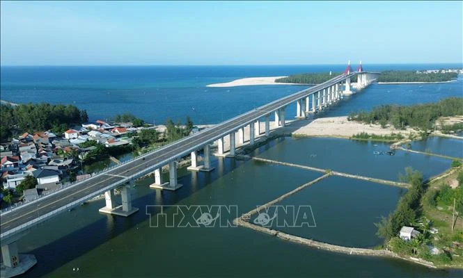 Cơ bản hoàn thành tuyến đường ven biển và cầu vượt cửa biển Thuận An Cơ bản hoàn thành tuyến đường ven biển và cầu vượt cửa biển Thuận An