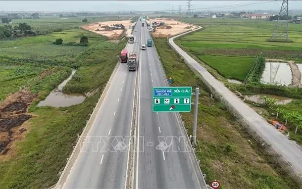 Còn 5 dự án cao tốc Bắc - Nam không kịp tiến độ thu phí từ ngày 15/7 Còn 5 dự án cao tốc Bắc - Nam không kịp tiến độ thu phí từ ngày 15/7