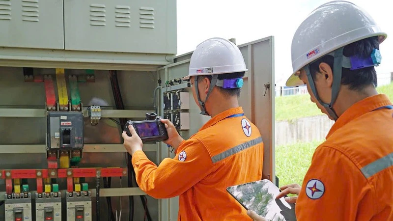 Công nghệ số giúp EVNNPC kéo giảm tổn thất điện năng Công nghệ số giúp EVNNPC kéo giảm tổn thất điện năng