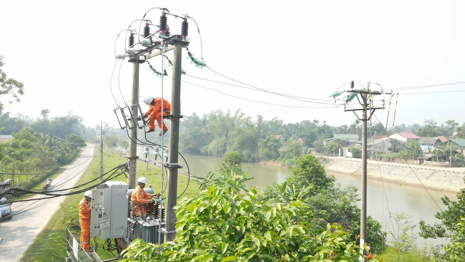 Công ty Điện lực Hà Tĩnh: Mỗi địa bàn một giải pháp giảm tổn thất điện năng Công ty Điện lực Hà Tĩnh: Mỗi địa bàn một giải pháp giảm tổn thất điện năng