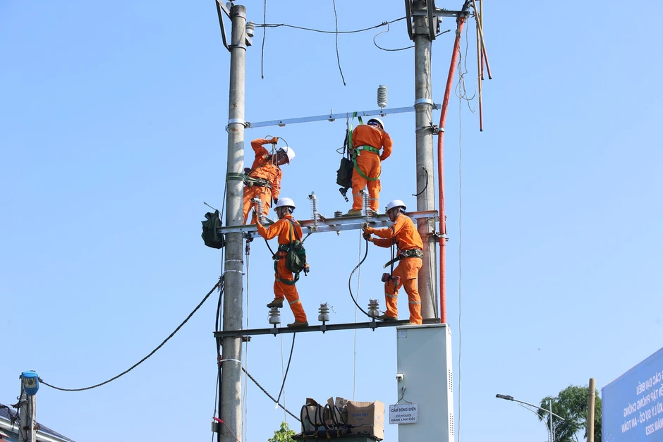 Công ty Điện lực Hà Tĩnh: Mỗi địa bàn một giải pháp giảm tổn thất điện năng Công ty Điện lực Hà Tĩnh: Mỗi địa bàn một giải pháp giảm tổn thất điện năng