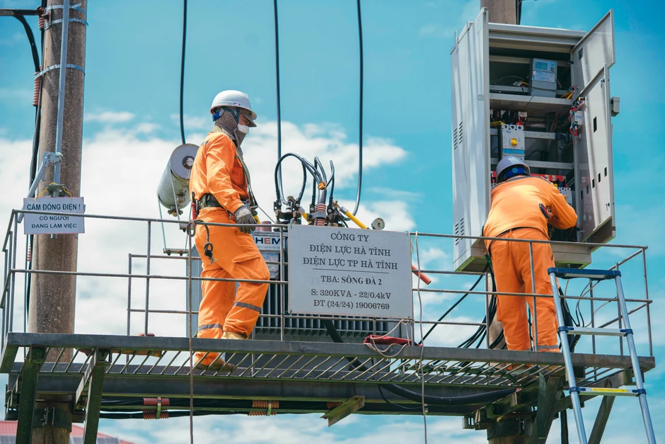 Công ty Điện lực Hà Tĩnh: Mỗi địa bàn một giải pháp giảm tổn thất điện năng Công ty Điện lực Hà Tĩnh: Mỗi địa bàn một giải pháp giảm tổn thất điện năng