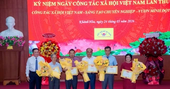 Công ty Yến Sào Khánh Hòa nhận giấy khen của Sở Y tế tỉnh