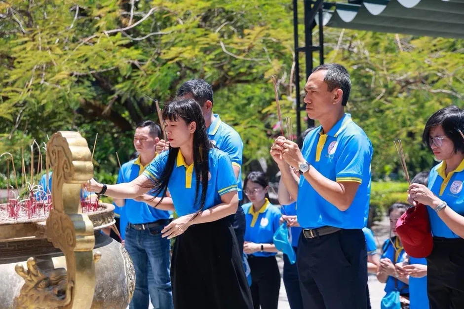 Công ty Yến Sào Khánh Hòa tổ chức hành trình về nguồn tri ân các Anh hùng Liệt sĩ