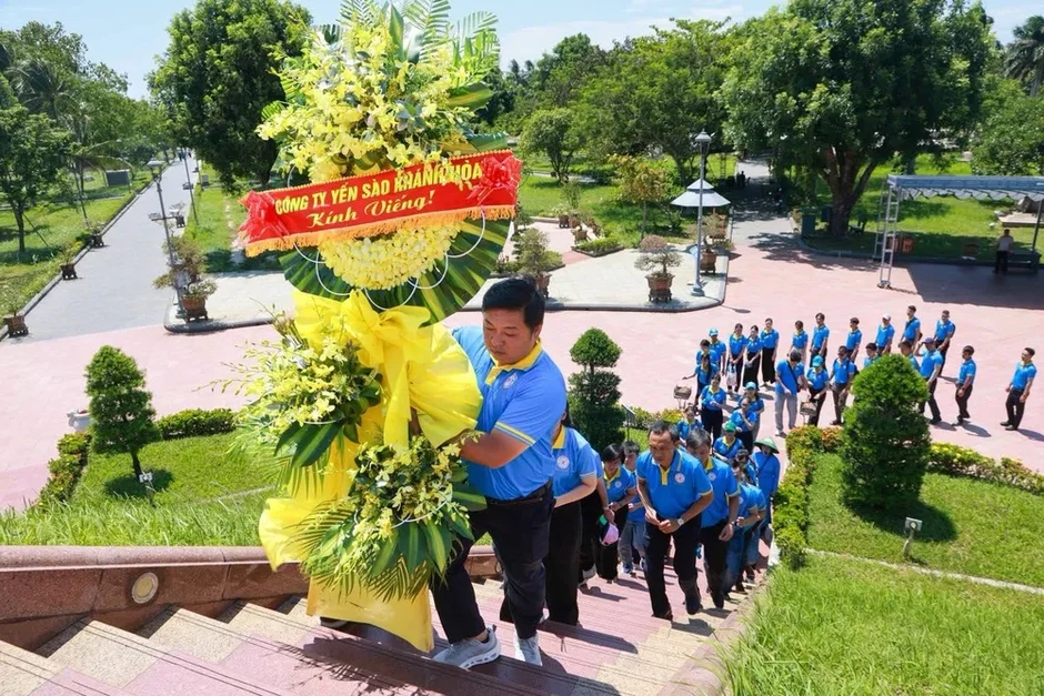 Công ty Yến Sào Khánh Hòa tổ chức hành trình về nguồn tri ân các Anh hùng Liệt sĩ