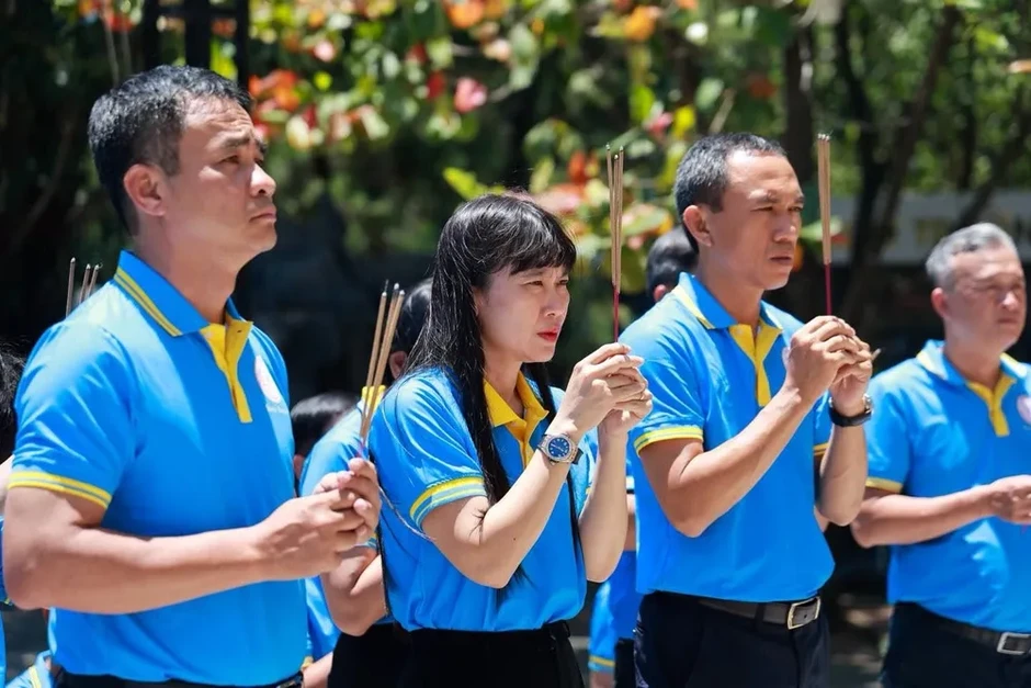 Công ty Yến Sào Khánh Hòa tổ chức hành trình về nguồn tri ân các Anh hùng Liệt sĩ