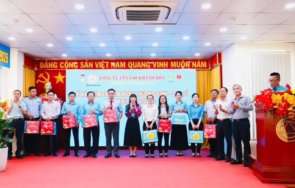Công ty Yến sào Khánh Hòa tri ân các gia đình chính sách nhân ngày 27-7 Công ty Yến sào Khánh Hòa tri ân các gia đình chính sách nhân ngày 27-7