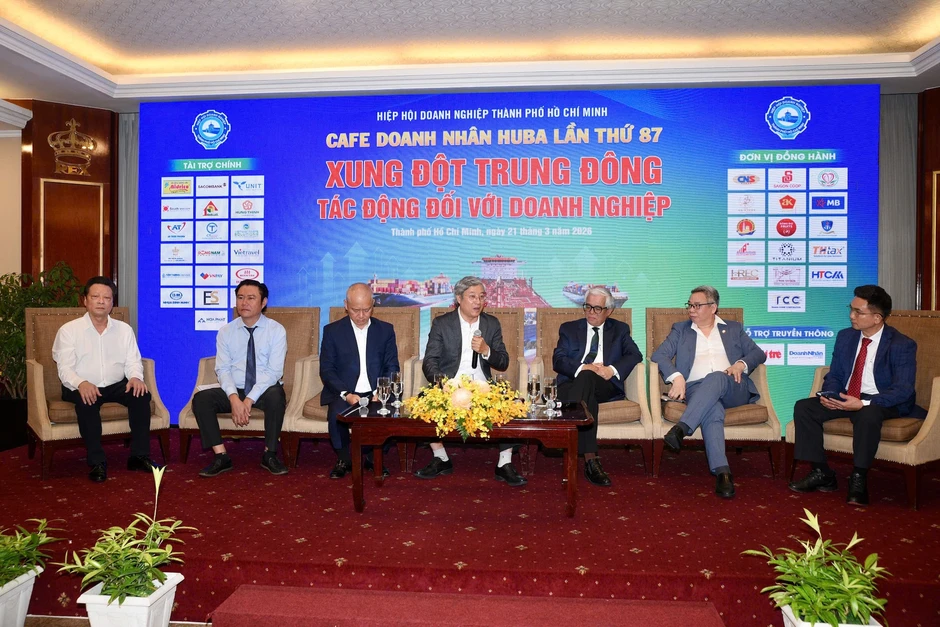 'Container hàng bị dỡ tại một cảng xa lạ, 30 năm tôi mới thấy lần đầu' 'Container hàng bị dỡ tại một cảng xa lạ, 30 năm tôi mới thấy lần đầu'
