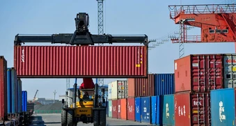 'Container hàng bị dỡ tại một cảng xa lạ, 30 năm tôi mới thấy lần đầu'