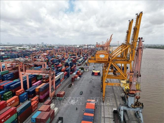 Cú hích mới cho thương mại, logistics và bất động sản công nghiệp
