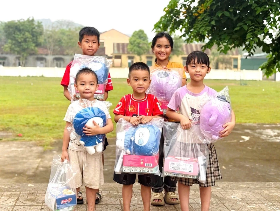 Cục Quản lý, giám sát bảo hiểm phối hợp tổ chức khám bệnh, phát thuốc miễn phí, tặng quà trẻ em ở Hà Tĩnh Cục Quản lý, giám sát bảo hiểm phối hợp tổ chức khám bệnh, phát thuốc miễn phí, tặng quà trẻ em ở Hà Tĩnh