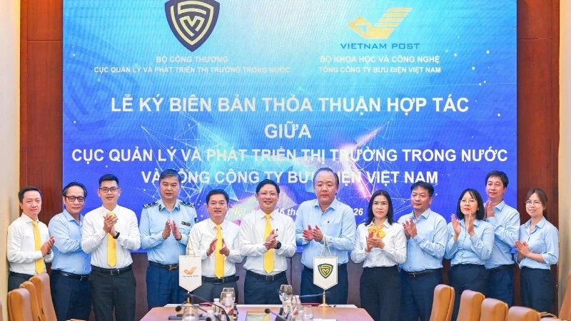 Cục Quản lý và Phát triển thị trường trong nước và Vietnam Post ký kết hợp tác thúc đẩy phát triển thị trường trong nước