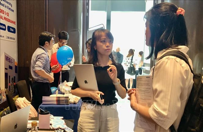 Củng cố năng lực, tính bền vững của nguồn nhân lực Việt Nam Củng cố năng lực, tính bền vững của nguồn nhân lực Việt Nam