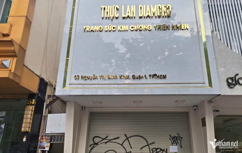 'Đã mua kim cương là lỗ': Thị trường chao đảo, nhiều tiệm đóng cửa 'Đã mua kim cương là lỗ': Thị trường chao đảo, nhiều tiệm đóng cửa