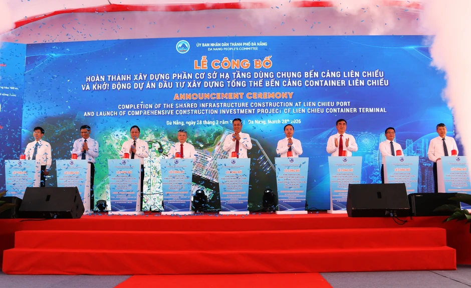 Đà Nẵng khởi động ‘siêu dự án’ cảng container hơn 45.000 tỉ đồng Đà Nẵng khởi động ‘siêu dự án’ cảng container hơn 45.000 tỉ đồng