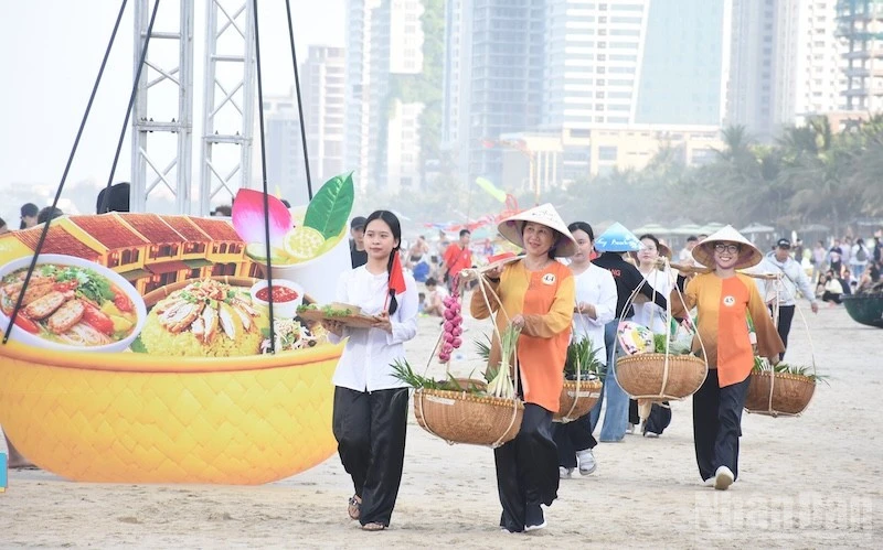 Đà Nẵng lần đầu tiên diễu hành ẩm thực “Gánh vị Đà Nẵng” Đà Nẵng lần đầu tiên diễu hành ẩm thực “Gánh vị Đà Nẵng”