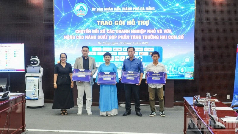 Đà Nẵng triển khai chính sách hỗ trợ chuyển đổi số cho doanh nghiệp nhỏ và vừa Đà Nẵng triển khai chính sách hỗ trợ chuyển đổi số cho doanh nghiệp nhỏ và vừa