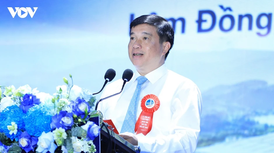 Đại tướng Phan Văn Giang dự lễ công bố sản phẩm nhôm thỏi đầu tiên sản xuất tại VN Đại tướng Phan Văn Giang dự lễ công bố sản phẩm nhôm thỏi đầu tiên sản xuất tại VN