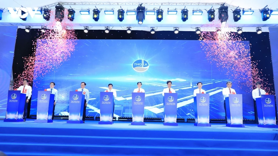 Đại tướng Phan Văn Giang dự lễ công bố sản phẩm nhôm thỏi đầu tiên sản xuất tại VN Đại tướng Phan Văn Giang dự lễ công bố sản phẩm nhôm thỏi đầu tiên sản xuất tại VN