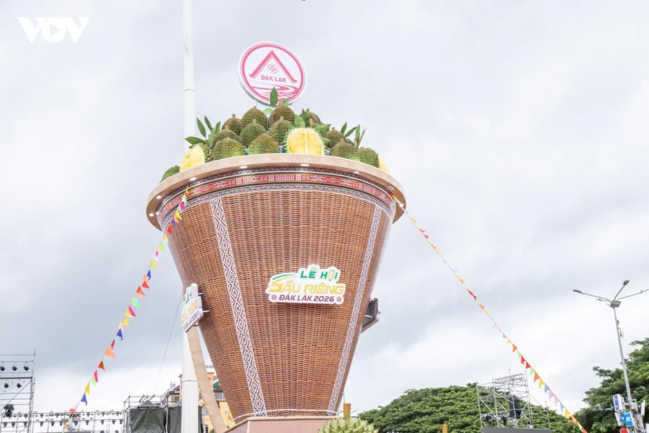 Đắk Lắk dựng “gùi khổng lồ” chở khát vọng sầu riêng vươn xa Đắk Lắk dựng “gùi khổng lồ” chở khát vọng sầu riêng vươn xa