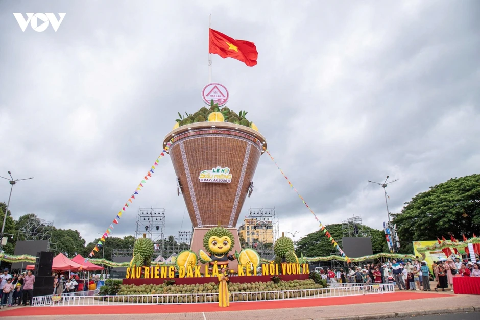 Đắk Lắk dựng “gùi khổng lồ” chở khát vọng sầu riêng vươn xa Đắk Lắk dựng “gùi khổng lồ” chở khát vọng sầu riêng vươn xa