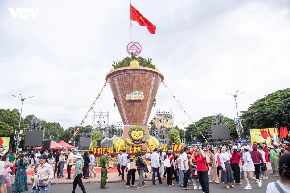 Đắk Lắk dựng “gùi khổng lồ” chở khát vọng sầu riêng vươn xa Đắk Lắk dựng “gùi khổng lồ” chở khát vọng sầu riêng vươn xa