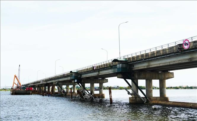 Đảm bảo ngăn mặn, thoát lũ khi sửa chữa đập Thảo Long trên sông Hương Đảm bảo ngăn mặn, thoát lũ khi sửa chữa đập Thảo Long trên sông Hương