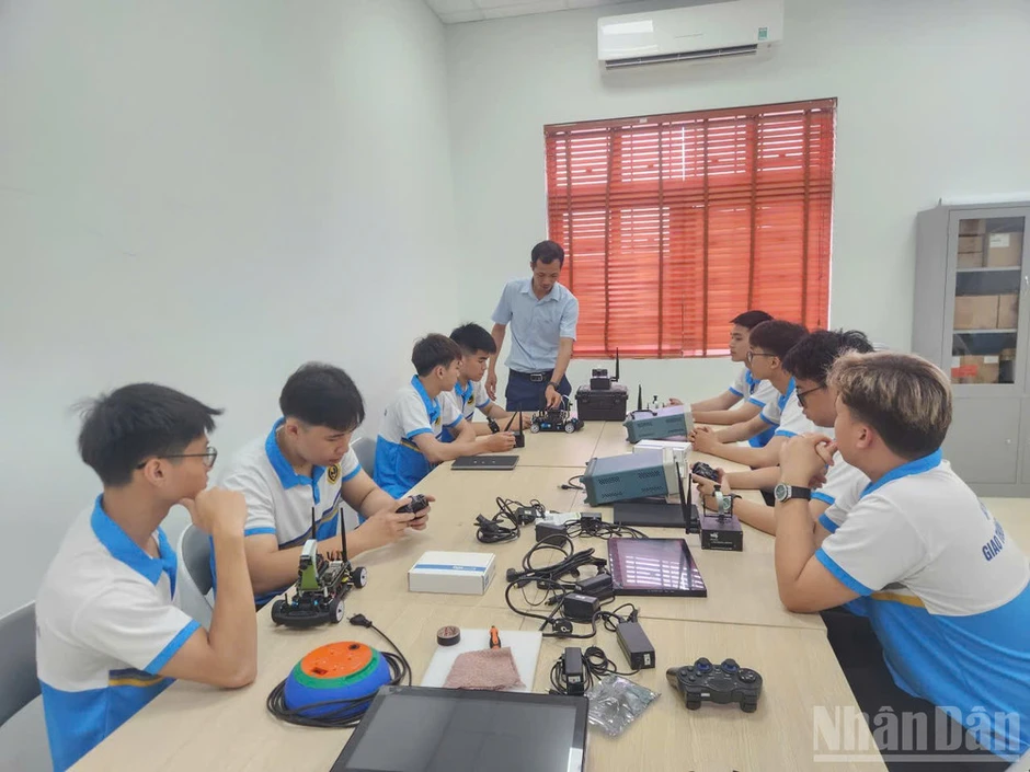 Đào tạo ít nhất 35.000 nhân lực đường sắt đến năm 2030 Đào tạo ít nhất 35.000 nhân lực đường sắt đến năm 2030