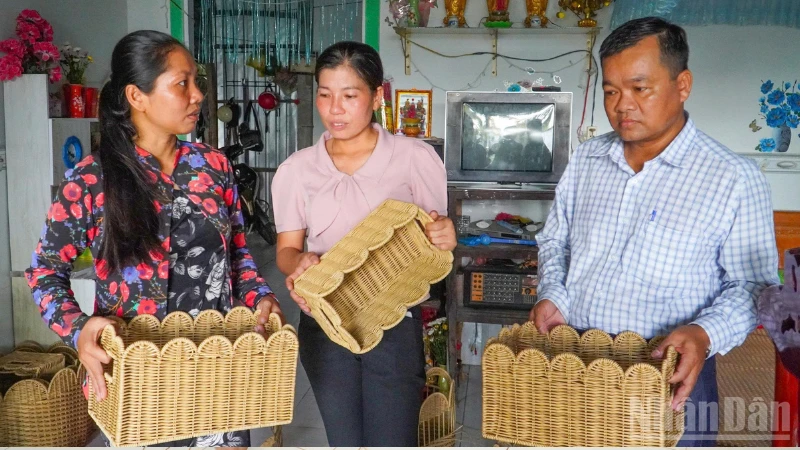 Đào tạo nghề mở lối sinh kế bền vững cho phụ nữ nông thôn Đào tạo nghề mở lối sinh kế bền vững cho phụ nữ nông thôn