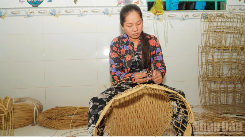 Đào tạo nghề mở lối sinh kế bền vững cho phụ nữ nông thôn Đào tạo nghề mở lối sinh kế bền vững cho phụ nữ nông thôn