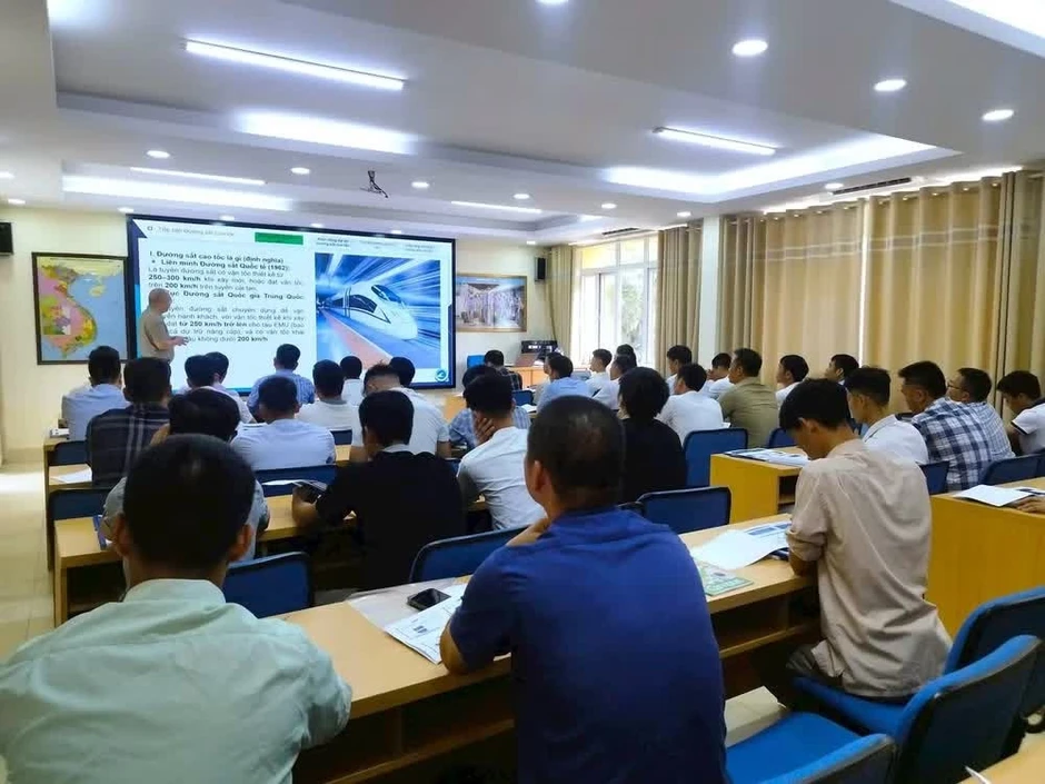 Đào tạo nguồn nhân lực-“chìa khóa” làm chủ công nghệ đường sắt tốc độ cao Đào tạo nguồn nhân lực-“chìa khóa” làm chủ công nghệ đường sắt tốc độ cao