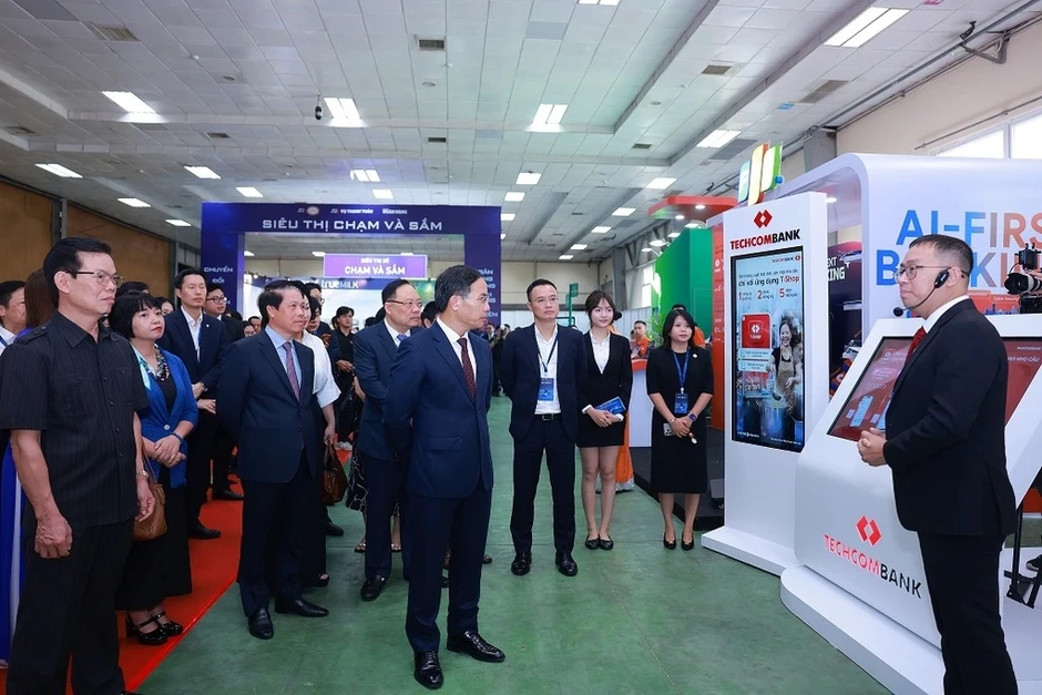 Dấu ấn của Techcombank tại Ngày chuyển đổi số ngành Ngân hàng Dấu ấn của Techcombank tại Ngày chuyển đổi số ngành Ngân hàng