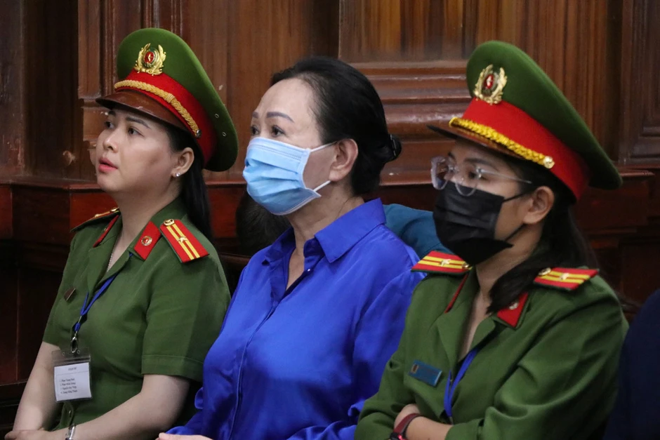 Đấu giá đôi hoa tai đính kim cương của bà Trương Mỹ Lan Đấu giá đôi hoa tai đính kim cương của bà Trương Mỹ Lan