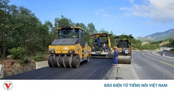 Dầu tăng giá, nhà thầu khắc phục khó khăn bám tiến độ cao tốc La Sơn - Hòa Liên