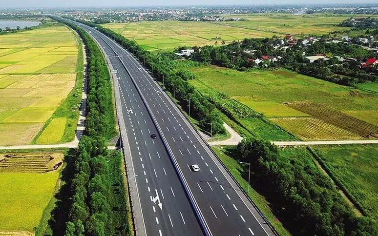 Đầu tư nhiều trụ sạc điện trên cao tốc Bắc - Nam Đầu tư nhiều trụ sạc điện trên cao tốc Bắc - Nam