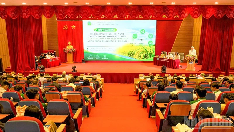 Đẩy mạnh chuyển đổi xanh, chuyển đổi số trong sản xuất lúa chất lượng cao Đẩy mạnh chuyển đổi xanh, chuyển đổi số trong sản xuất lúa chất lượng cao