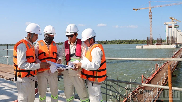 Đẩy nhanh tiến độ công trình cầu Đại Ngãi 1 bắc qua sông Hậu Đẩy nhanh tiến độ công trình cầu Đại Ngãi 1 bắc qua sông Hậu
